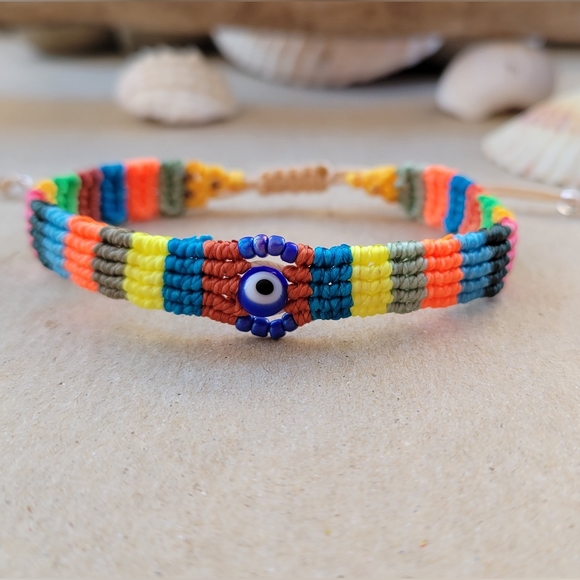 Handmade Multicolor Friendship Bracelet - Picture 6 of 6